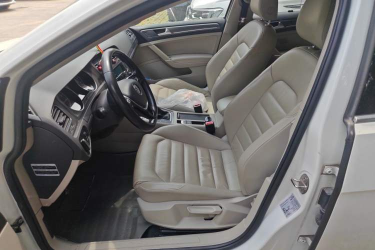 Used Volkswagen Golf 2015 1.4TSI Automatic Luxury Model Left Front Seat
