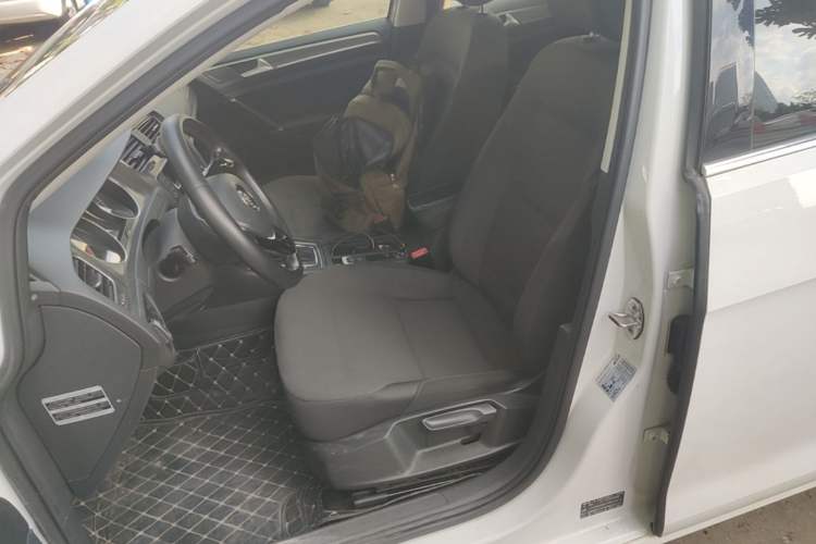 Used Volkswagen Golf 2015 1.6L Automatic Comfort Model Left Front Seat