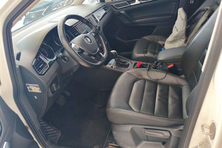 Used Volkswagen Golf 2015 1.4TSI Sportsvan Left Front Seat