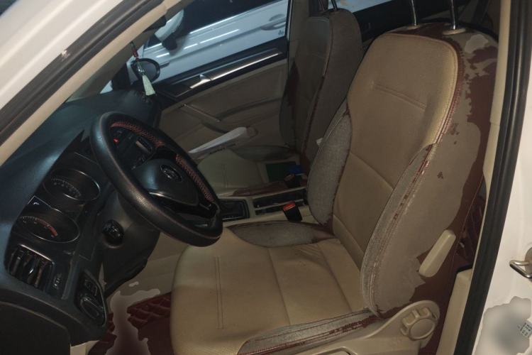 Used Volkswagen Golf 2015 1.6L Automatic Fashion Model Left Front Seat