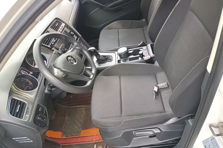Used Volkswagen Golf 2015 1.6L Automatic Fashion Model Left Front Seat