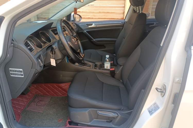 Used Volkswagen Golf 2015 1.4TSI Automatic Comfort Model Left Front Seat