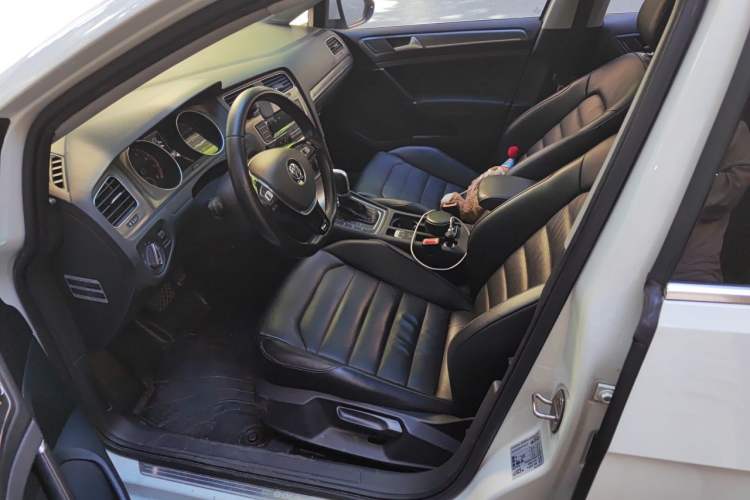 Used Volkswagen Golf 2015 1.4TSI Automatic Luxury Model Left Front Seat