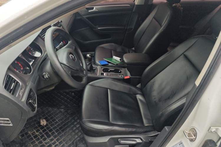 Used Volkswagen Golf 2015 1.6L Manual Fashion Edition Left Front Seat