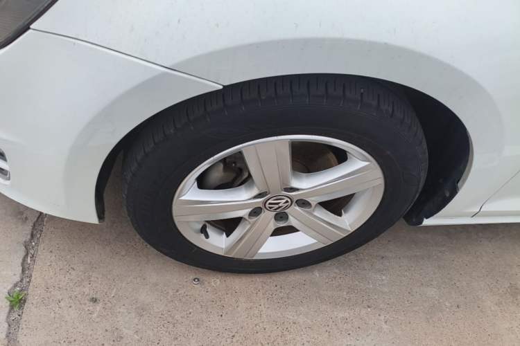 Used Volkswagen Golf 2015 1.4TSI Automatic Luxury Model Left Front Wheel Hub