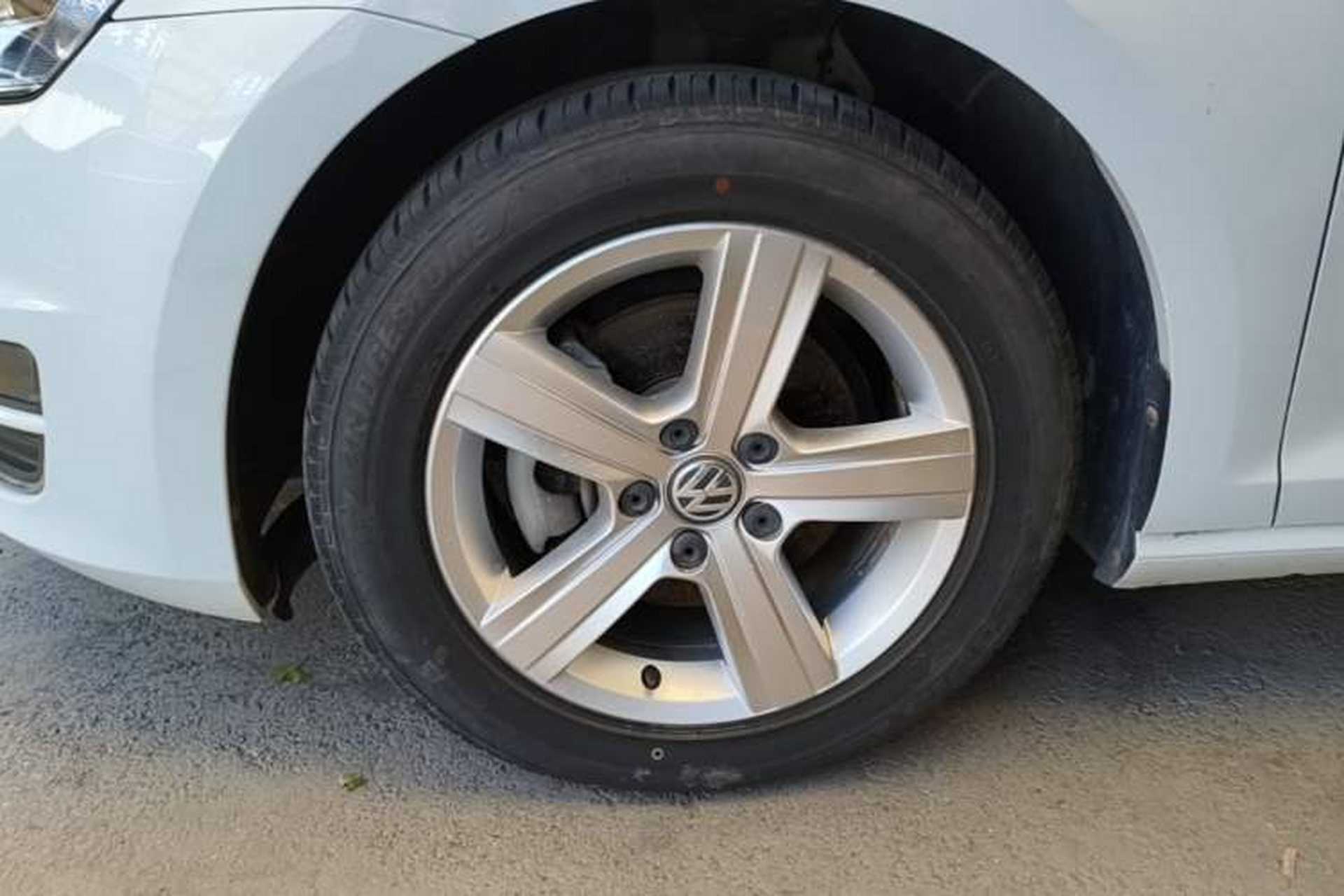 Used Volkswagen Golf 2015 1.4TSI Automatic Comfort Model Left Front Wheel Hub