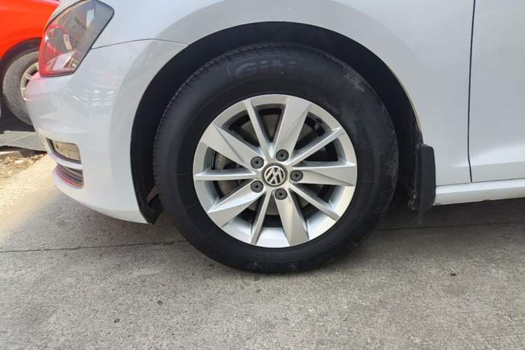 Used Volkswagen Golf 2015 1.6L Manual Fashion Edition Left Front Wheel Hub