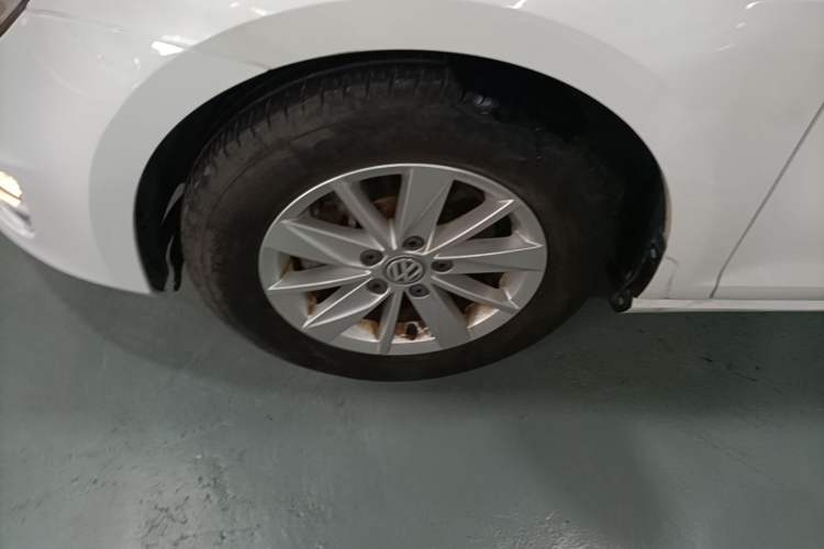Used Volkswagen Golf 2015 1.6L Manual Fashion Edition Left Front Wheel Hub