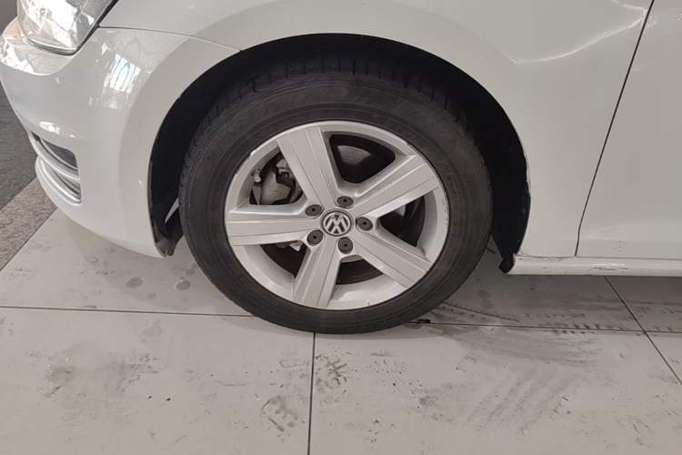 Used Volkswagen Golf 2015 1.4TSI Automatic Luxury Model Left Front Wheel Hub