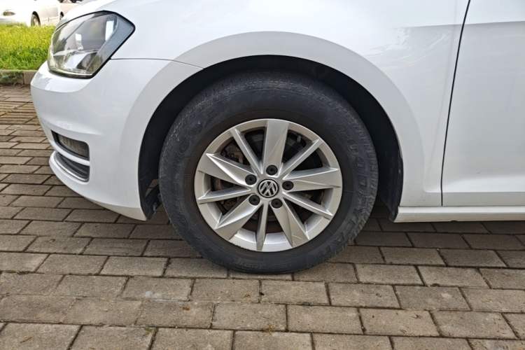 Used Volkswagen Golf 2015 1.6L Automatic Fashion Model Left Front Wheel Hub