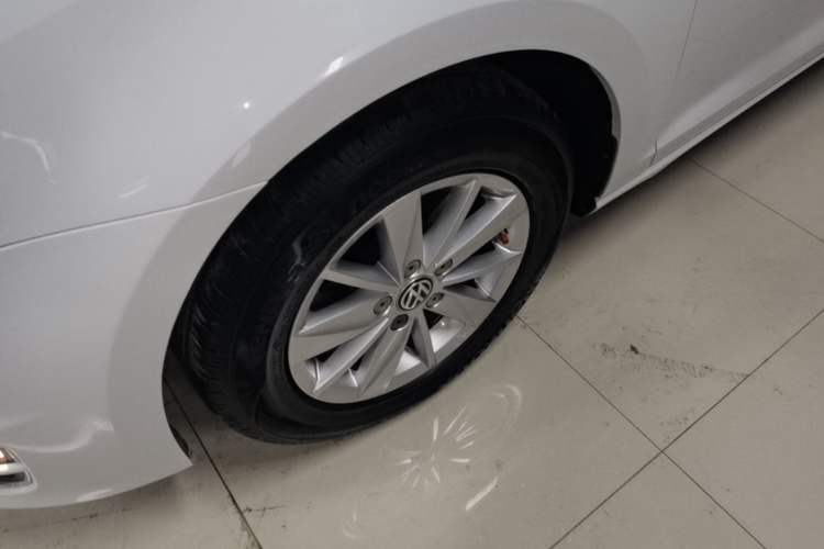 Used Volkswagen Golf 2015 1.6L Manual Fashion Edition Left Front Wheel Hub