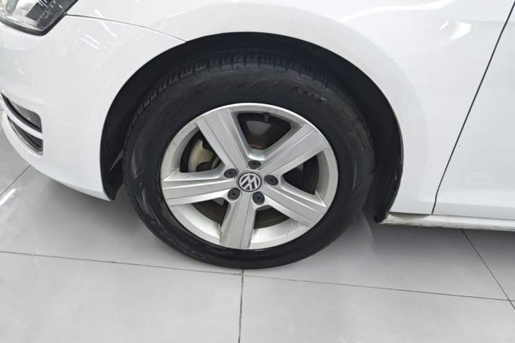 Used Volkswagen Golf 2015 1.6L Automatic Comfort Model Left Front Wheel Hub