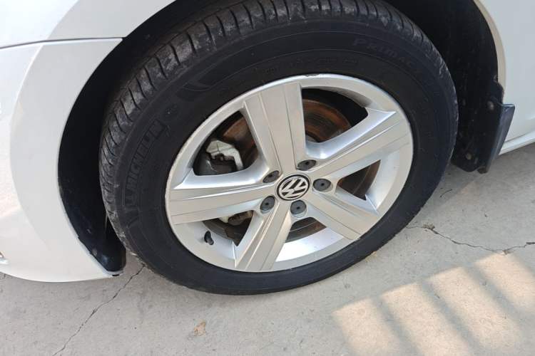Used Volkswagen Golf 2015 1.4TSI Automatic Luxury Model Left Front Wheel Hub