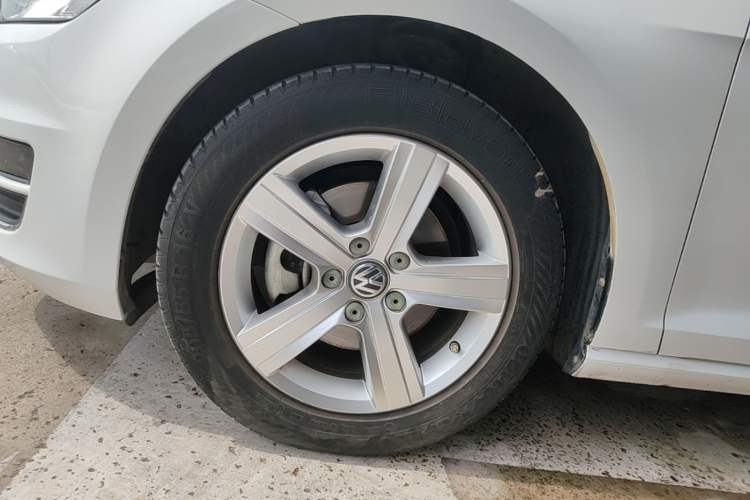 Used Volkswagen Golf 2015 1.6L Automatic Comfort Model Left Front Wheel Hub