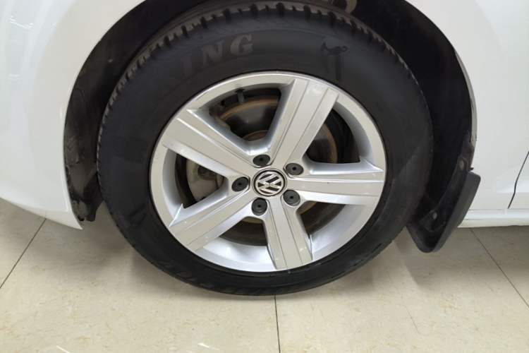 Used Volkswagen Golf 2015 1.6L Automatic Comfort Model Left Front Wheel Hub