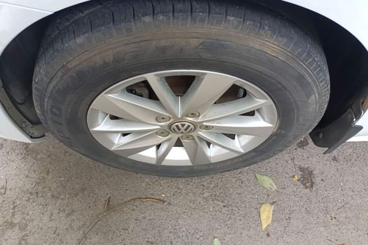 Used Volkswagen Golf 2015 1.6L Automatic Fashion Model Left Front Wheel Hub