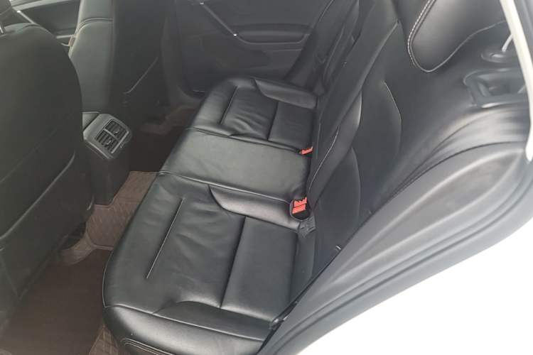 Used Volkswagen Golf 2015 1.6L Automatic Comfort Model Left Rear Seat