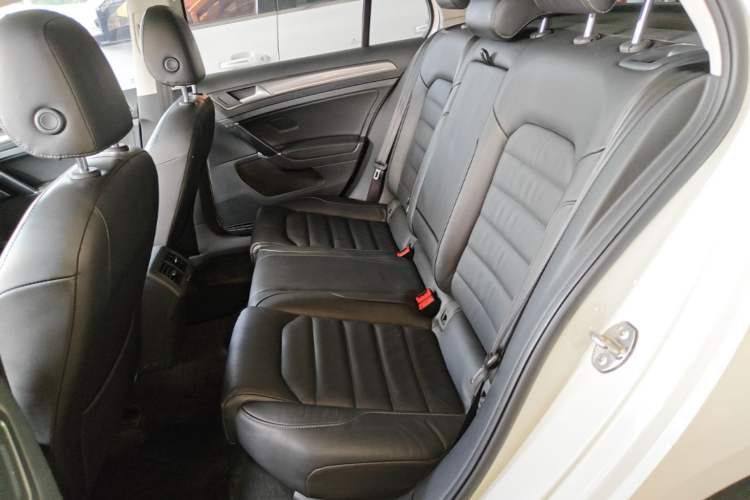 Used Volkswagen Golf 2015 1.4TSI Automatic Luxury Model Left Rear Seat