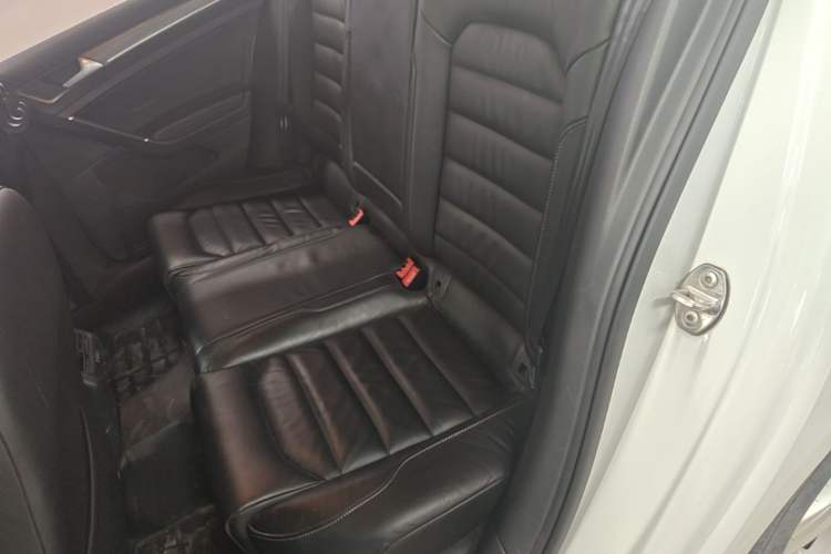 Used Volkswagen Golf 2015 1.4TSI Automatic Luxury Model Left Rear Seat