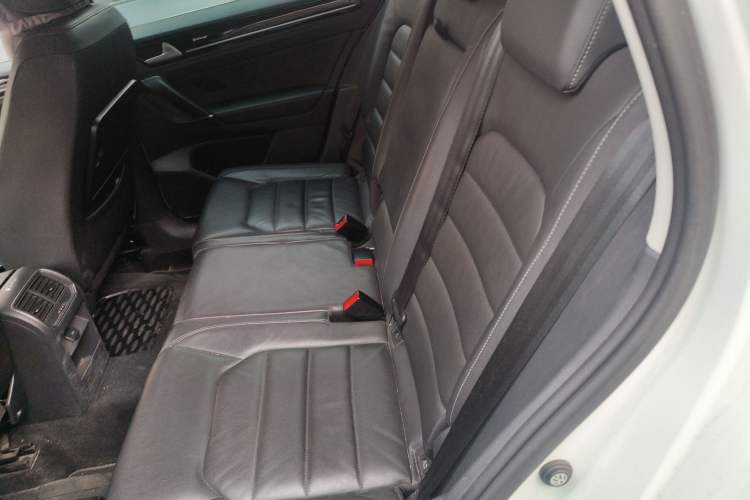 Used Volkswagen Golf 2015 1.4TSI Sportsvan Left Rear Seat