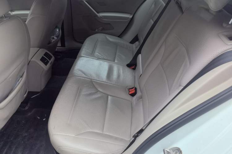 Used Volkswagen Golf 2015 1.6L Automatic Comfort Model Left Rear Seat
