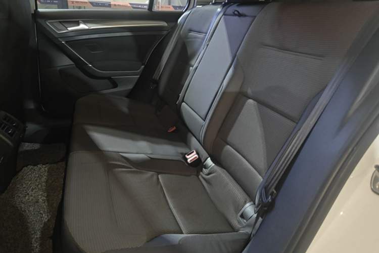 Used Volkswagen Golf 2015 1.6L Automatic Comfort Model Left Rear Seat