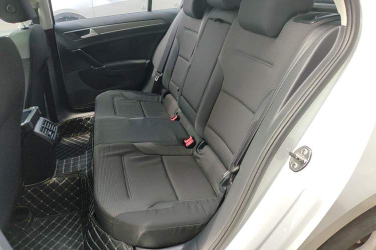 Used Volkswagen Golf 2015 1.6L Automatic Comfort Model Left Rear Seat