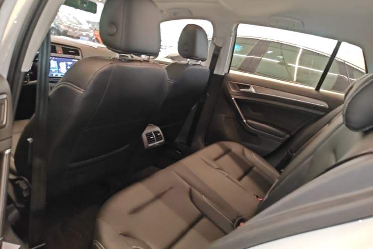 Used Volkswagen Golf 2015 1.6L Automatic Comfort Model Left Rear Seat