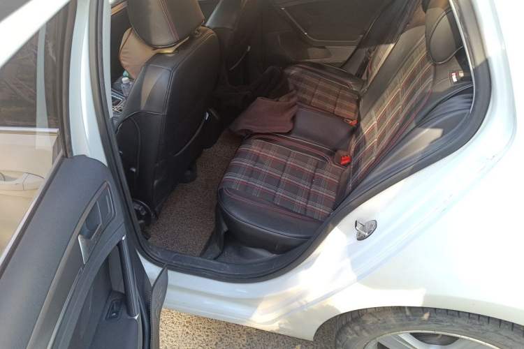 Used Volkswagen Golf 2015 1.6L Automatic Comfort Model Left Rear Seat