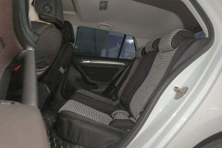 Used Volkswagen Golf 2015 1.6L Automatic Comfort Model Left Rear Seat