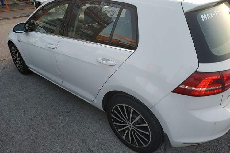 Used Volkswagen Golf 2015 1.4TSI Automatic Luxury Model Left Side