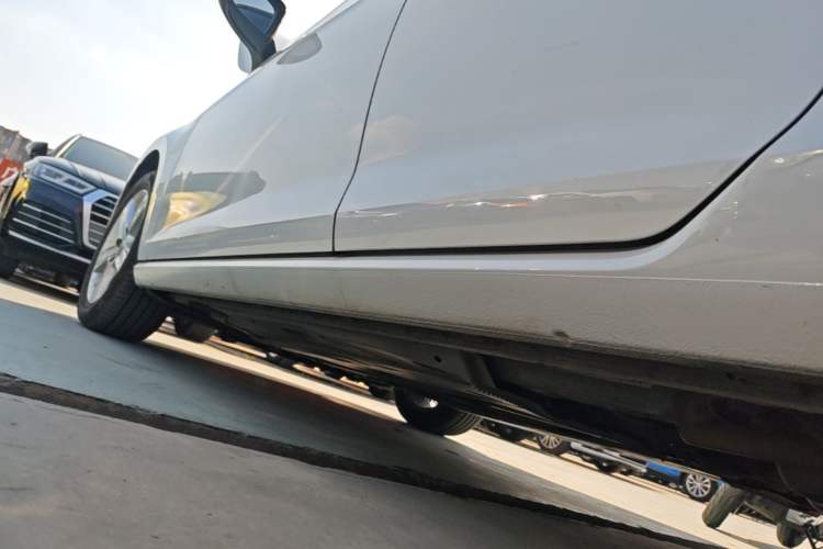 Used Volkswagen Golf 2015 1.4TSI Automatic Comfort Model Left Side Sill