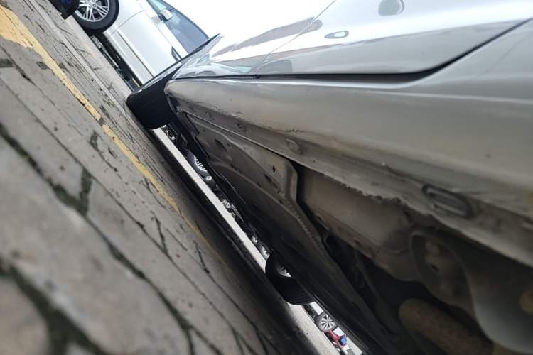 Used Volkswagen Golf 2015 1.6L Automatic Comfort Model Left Side Sill