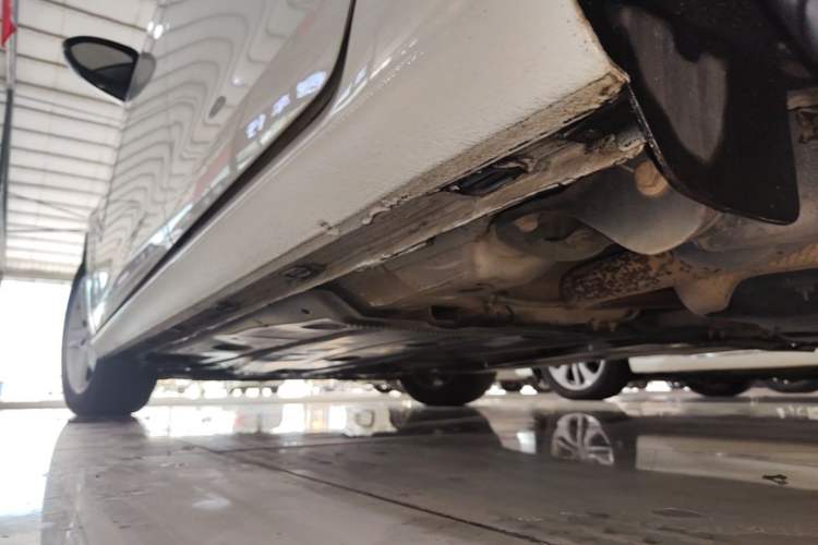 Used Volkswagen Golf 2015 1.4TSI Automatic Luxury Model Left Side Sill