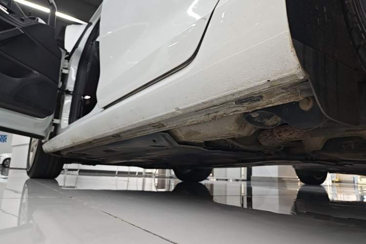 Used Volkswagen Golf 2015 1.6L Automatic Comfort Model Left Side Sill
