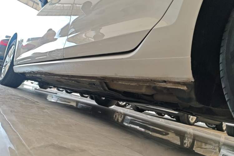 Used Volkswagen Golf 2015 1.6L Automatic Fashion Model Left Side Sill