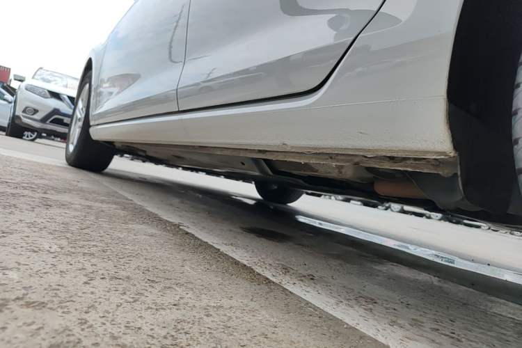 Used Volkswagen Golf 2015 1.6L Automatic Comfort Model Left Side Sill
