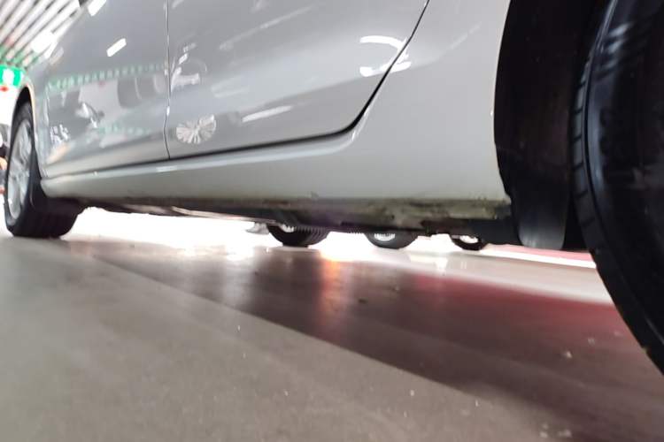 Used Volkswagen Golf 2015 1.6L Automatic Comfort Model Left Side Sill
