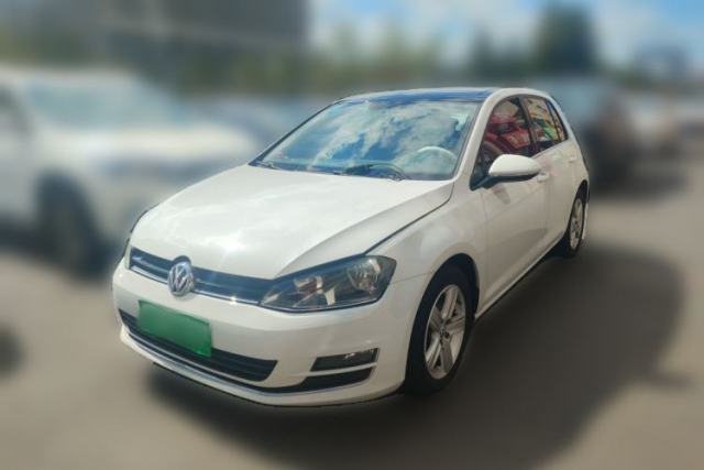 Volkswagen Golf 2015 1.6L Automatic Comfort Model مستعملة