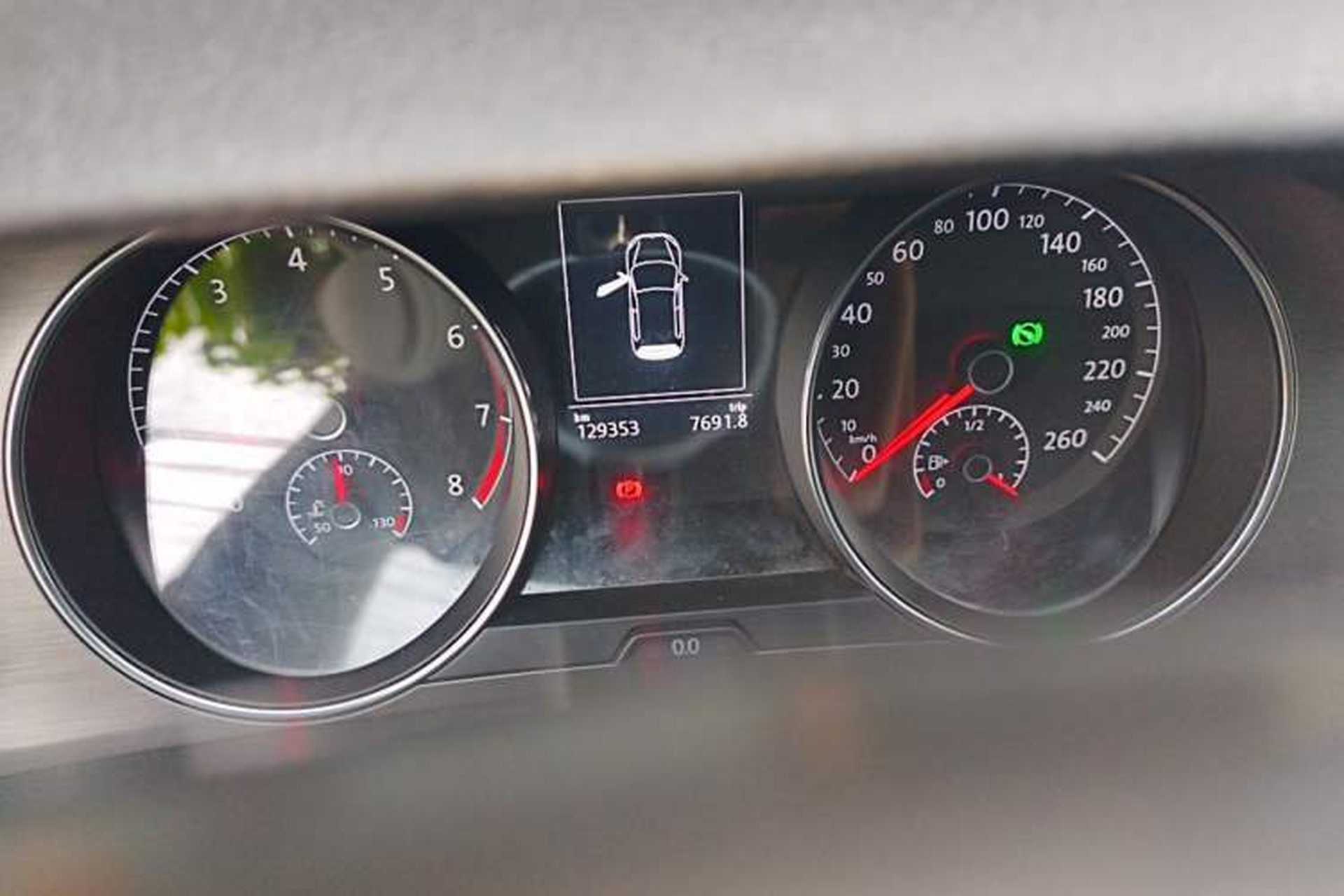 Used Volkswagen Golf 2015 1.4TSI Automatic Comfort Model Odometer Close Up