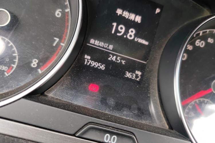 Used Volkswagen Golf 2015 1.6L Automatic Comfort Model Odometer Close Up