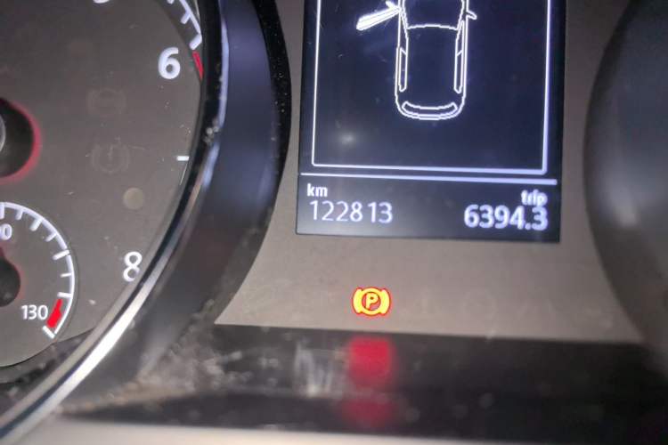 Used Volkswagen Golf 2015 1.4TSI Automatic Luxury Model Odometer Close Up