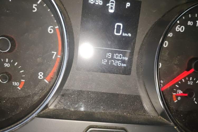 Used Volkswagen Golf 2015 1.6L Automatic Fashion Model Odometer Close Up