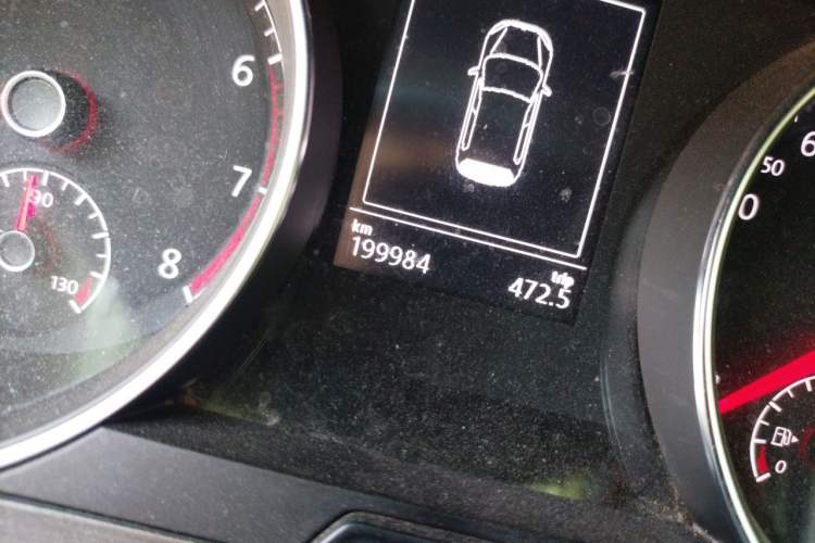 Used Volkswagen Golf 2015 1.4TSI Automatic Luxury Model Odometer Close Up