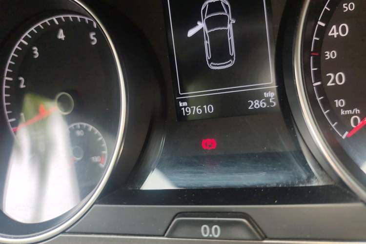 Used Volkswagen Golf 2015 1.4TSI Manual Comfort Model Odometer Close Up