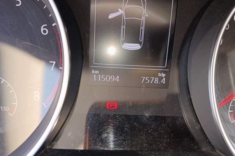 Used Volkswagen Golf 2015 1.6L Automatic Comfort Model Odometer Close Up