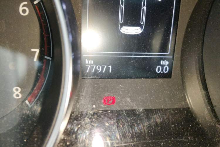 Used Volkswagen Golf 2015 1.4TSI Automatic Comfort Model Odometer Close Up