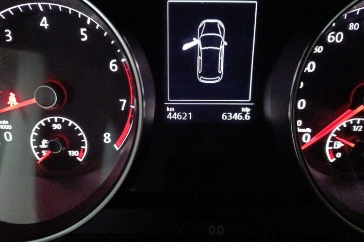 Used Volkswagen Golf 2015 1.4TSI Automatic Flagship Model Odometer Close Up