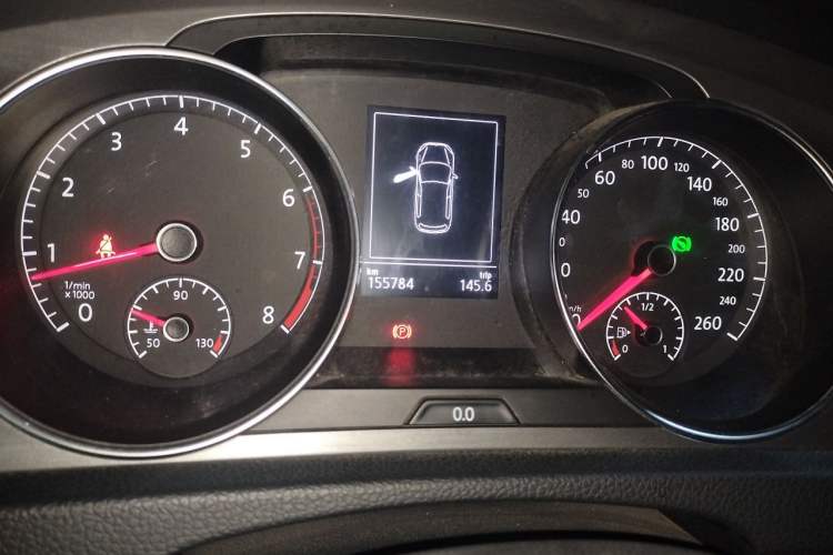 Used Volkswagen Golf 2015 1.4TSI Automatic Comfort Model Odometer Close Up