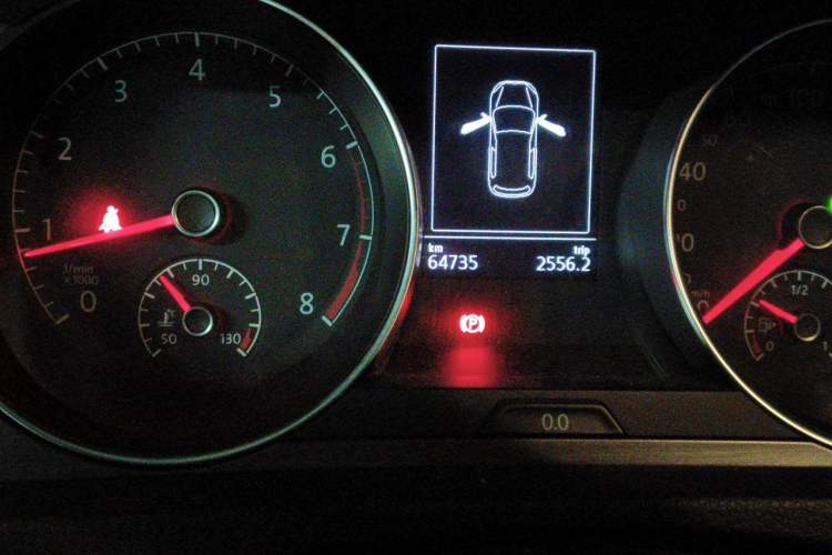 Used Volkswagen Golf 2015 1.6L Automatic Comfort Model Odometer Close Up